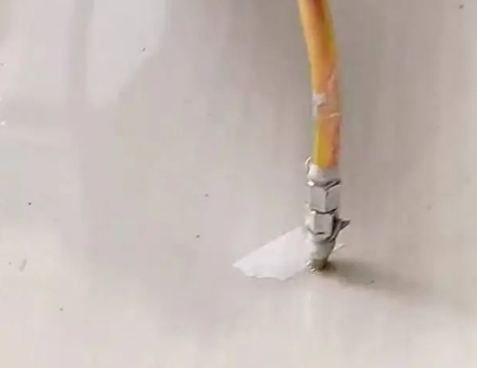 武强瓷砖空鼓维修公司专业解答在瓷砖铺贴过程中，如果使用的砂料过粗（如全部使用了粗砂），可能会导致以下问题